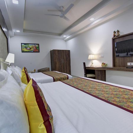 Hotel Prithvi-Raj Near Delhi Airport ニューデリー エクステリア 写真