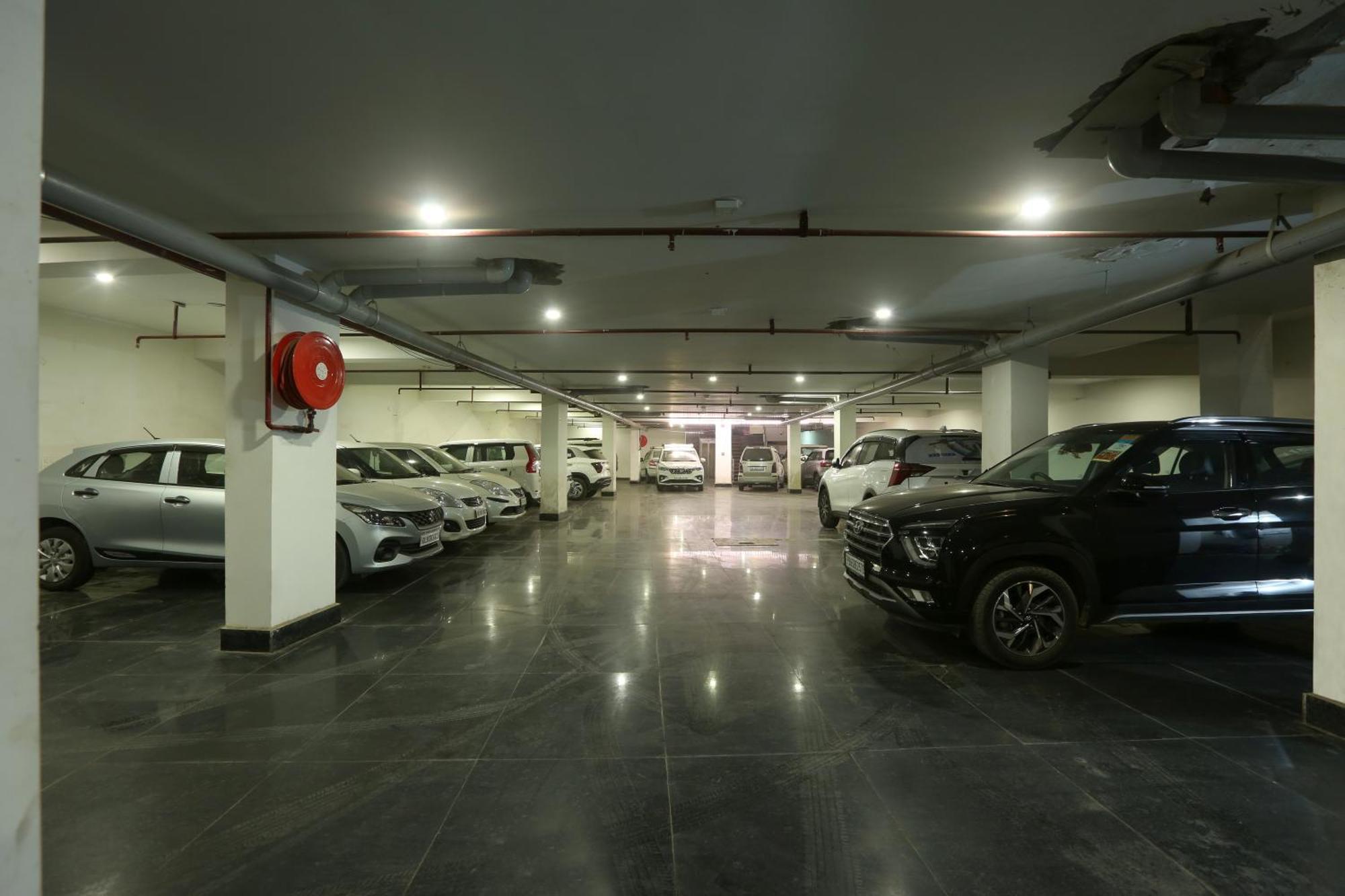 Hotel Prithvi-Raj Near Delhi Airport ニューデリー エクステリア 写真