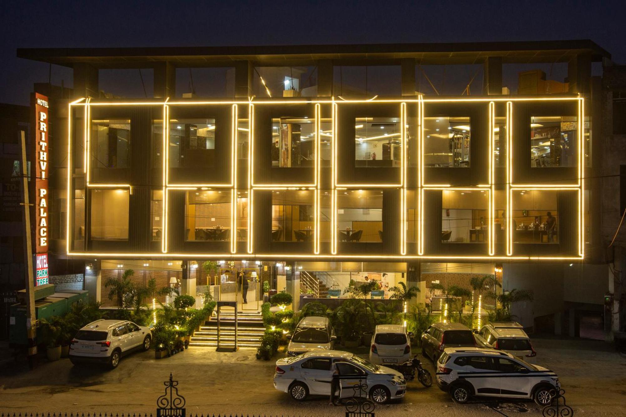 Hotel Prithvi-Raj Near Delhi Airport ニューデリー エクステリア 写真