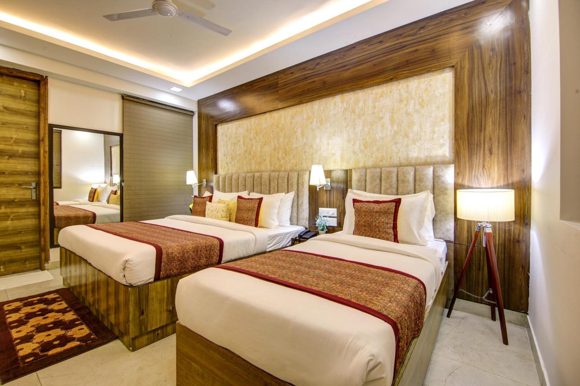 Hotel Prithvi-Raj Near Delhi Airport ニューデリー エクステリア 写真