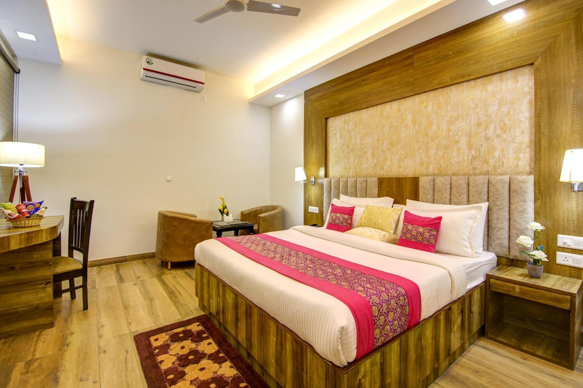 Hotel Prithvi-Raj Near Delhi Airport ニューデリー エクステリア 写真