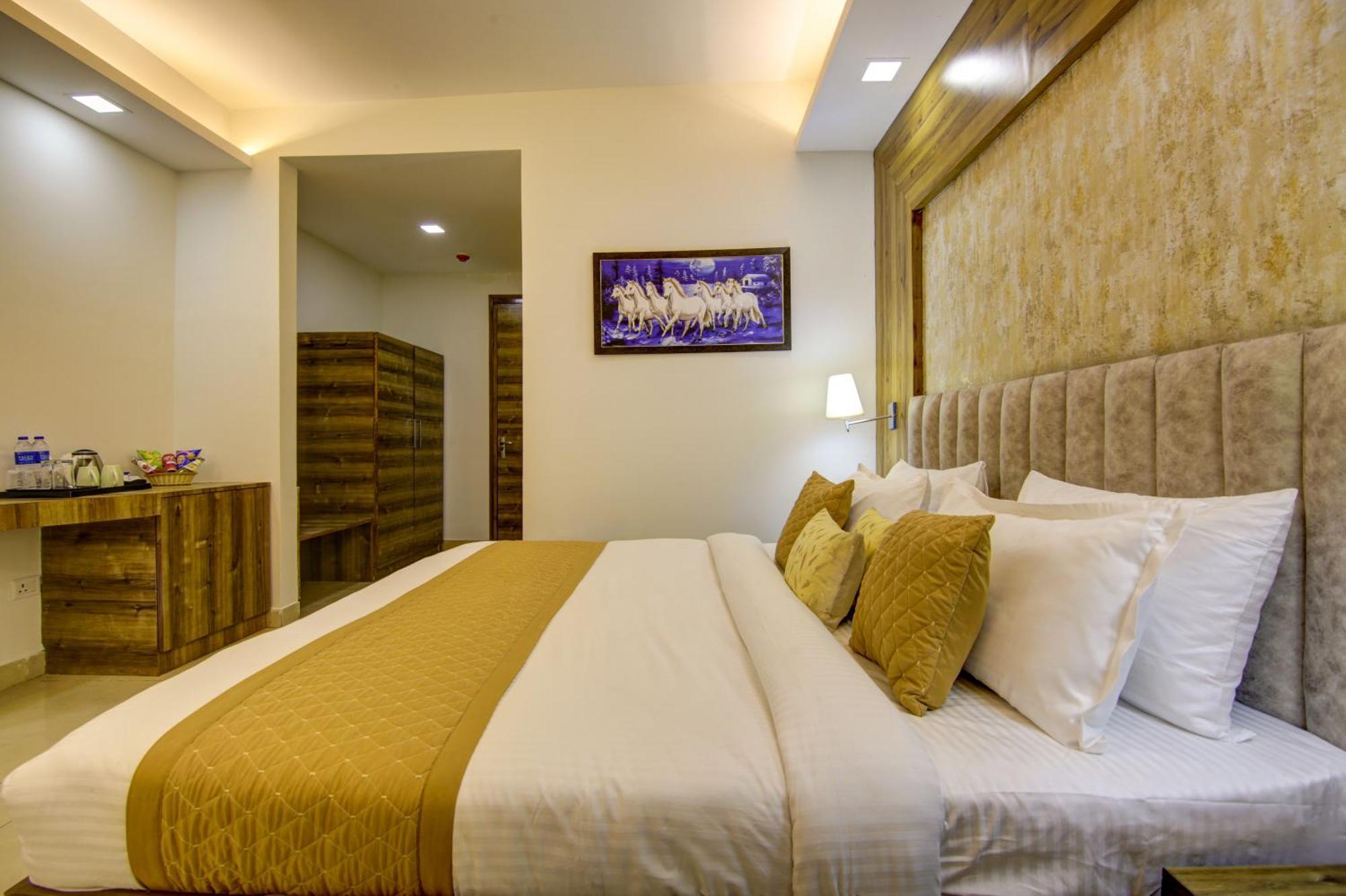 Hotel Prithvi-Raj Near Delhi Airport ニューデリー エクステリア 写真