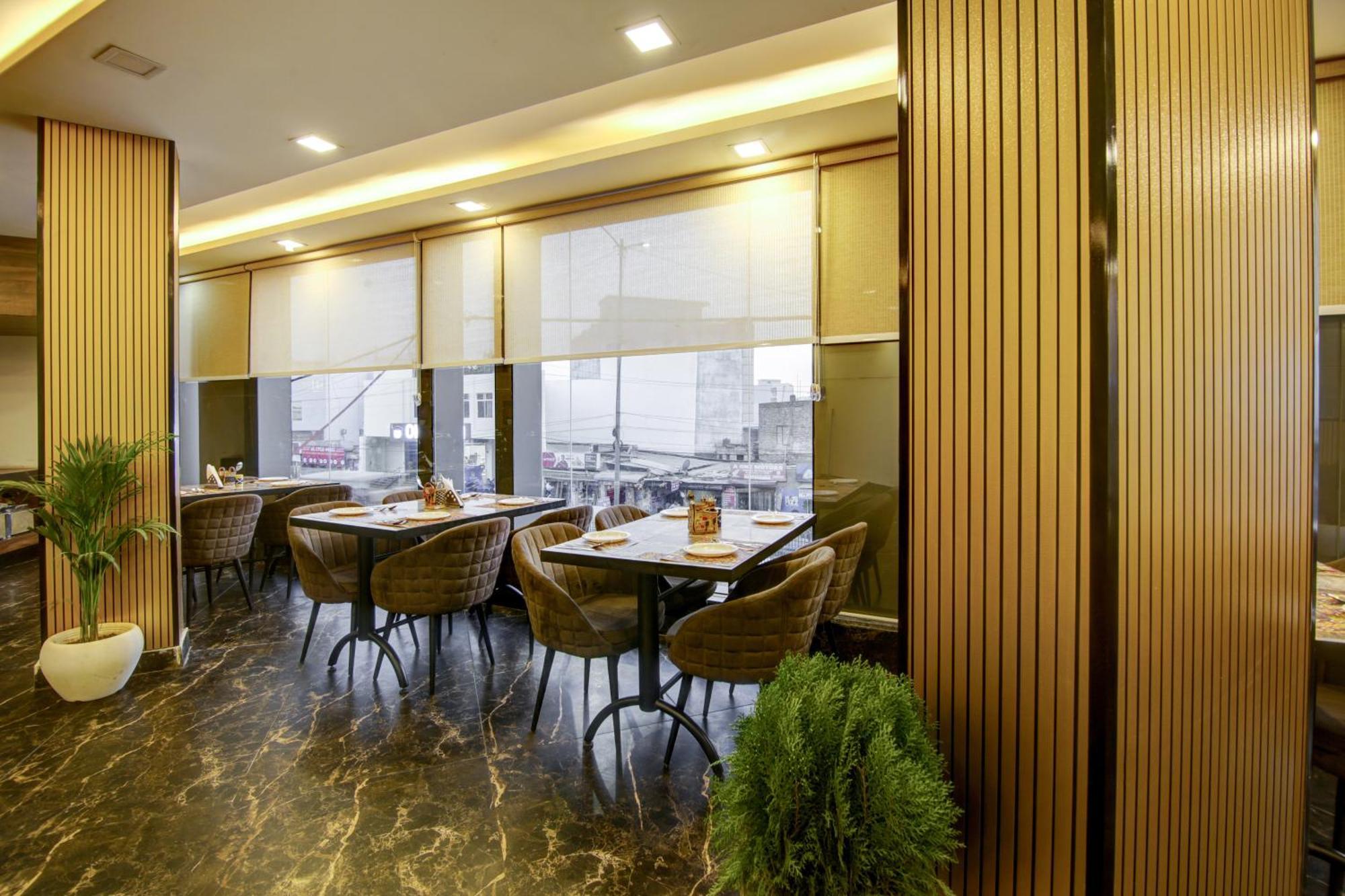 Hotel Prithvi-Raj Near Delhi Airport ニューデリー エクステリア 写真