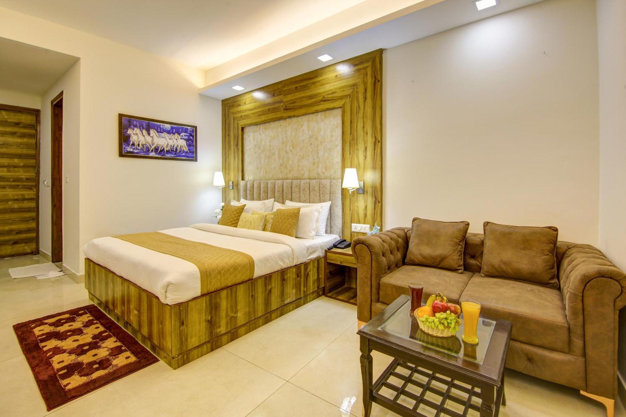 Hotel Prithvi-Raj Near Delhi Airport ニューデリー エクステリア 写真