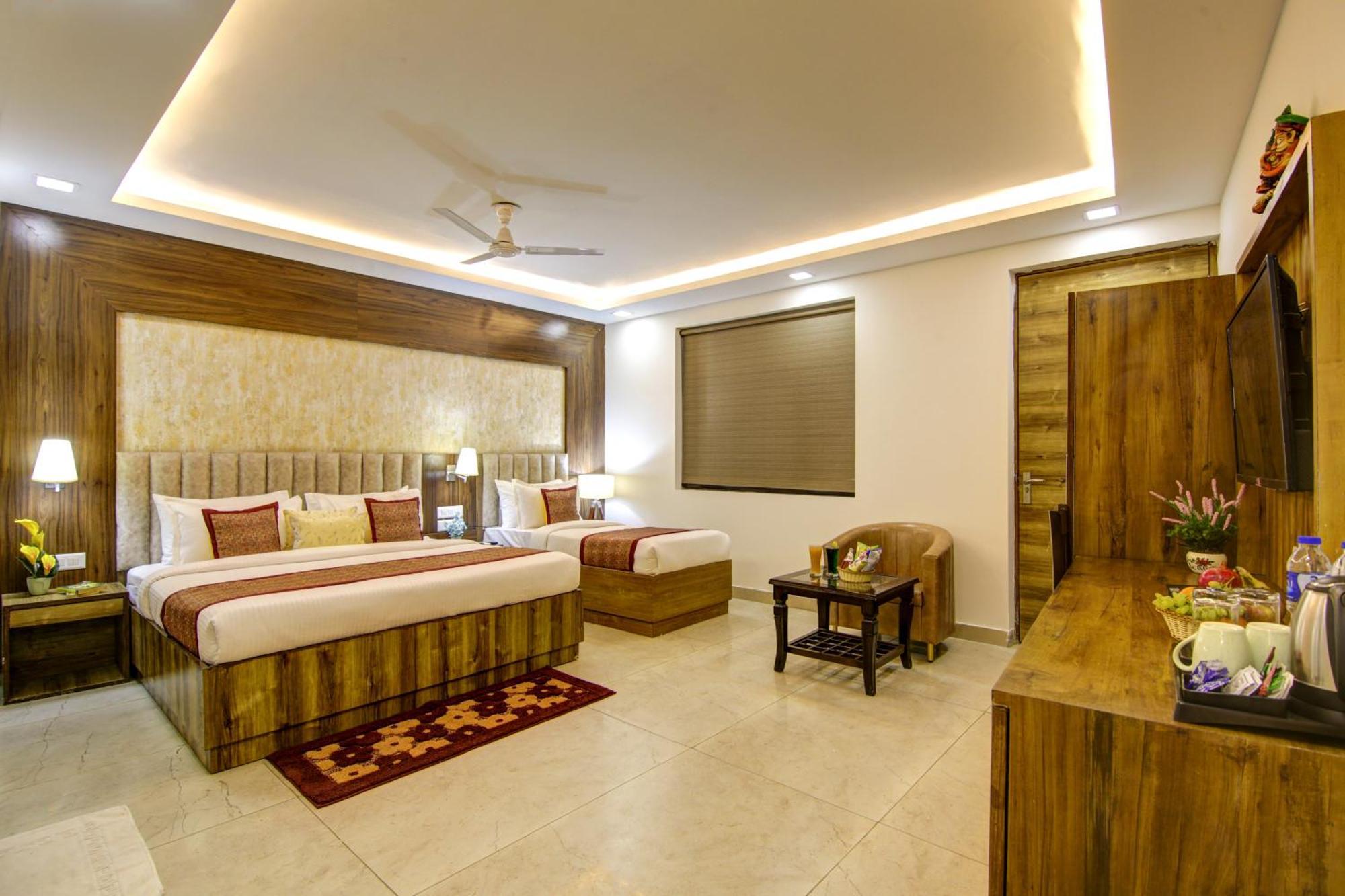 Hotel Prithvi-Raj Near Delhi Airport ニューデリー エクステリア 写真
