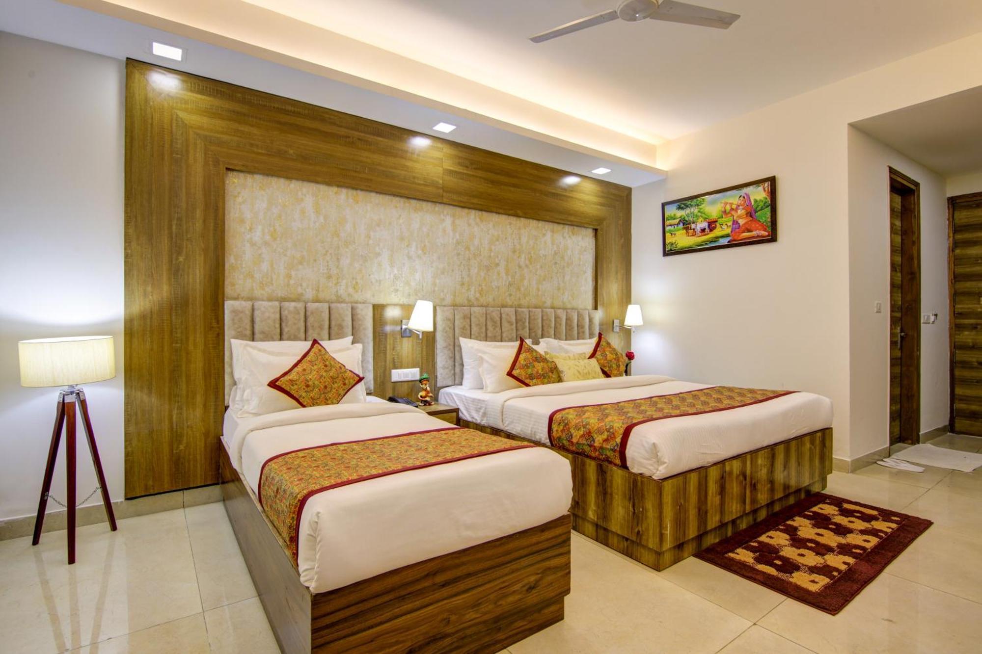 Hotel Prithvi-Raj Near Delhi Airport ニューデリー エクステリア 写真