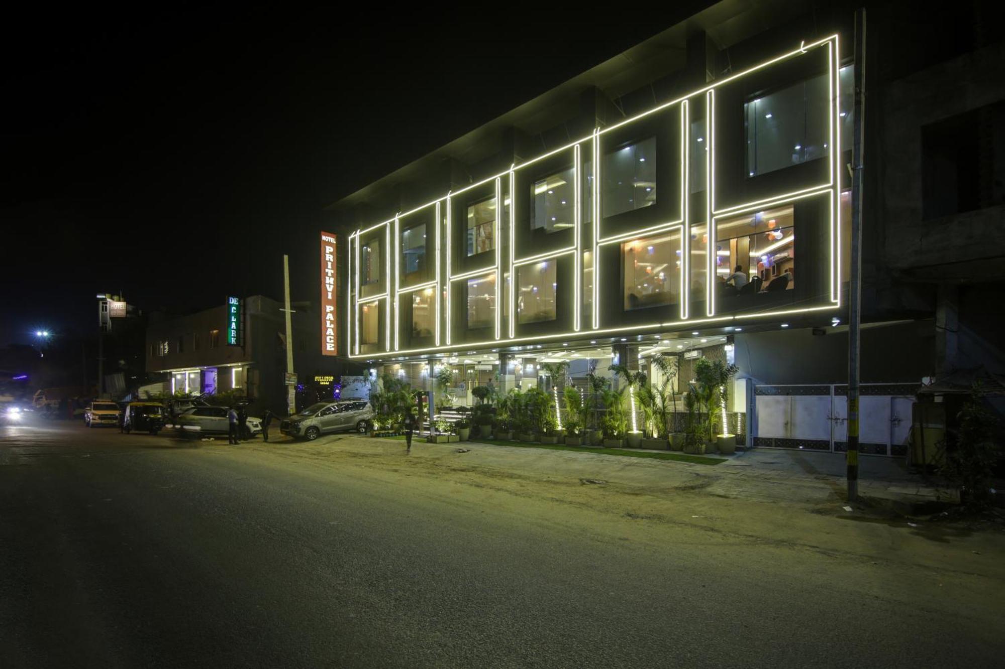 Hotel Prithvi-Raj Near Delhi Airport ニューデリー エクステリア 写真