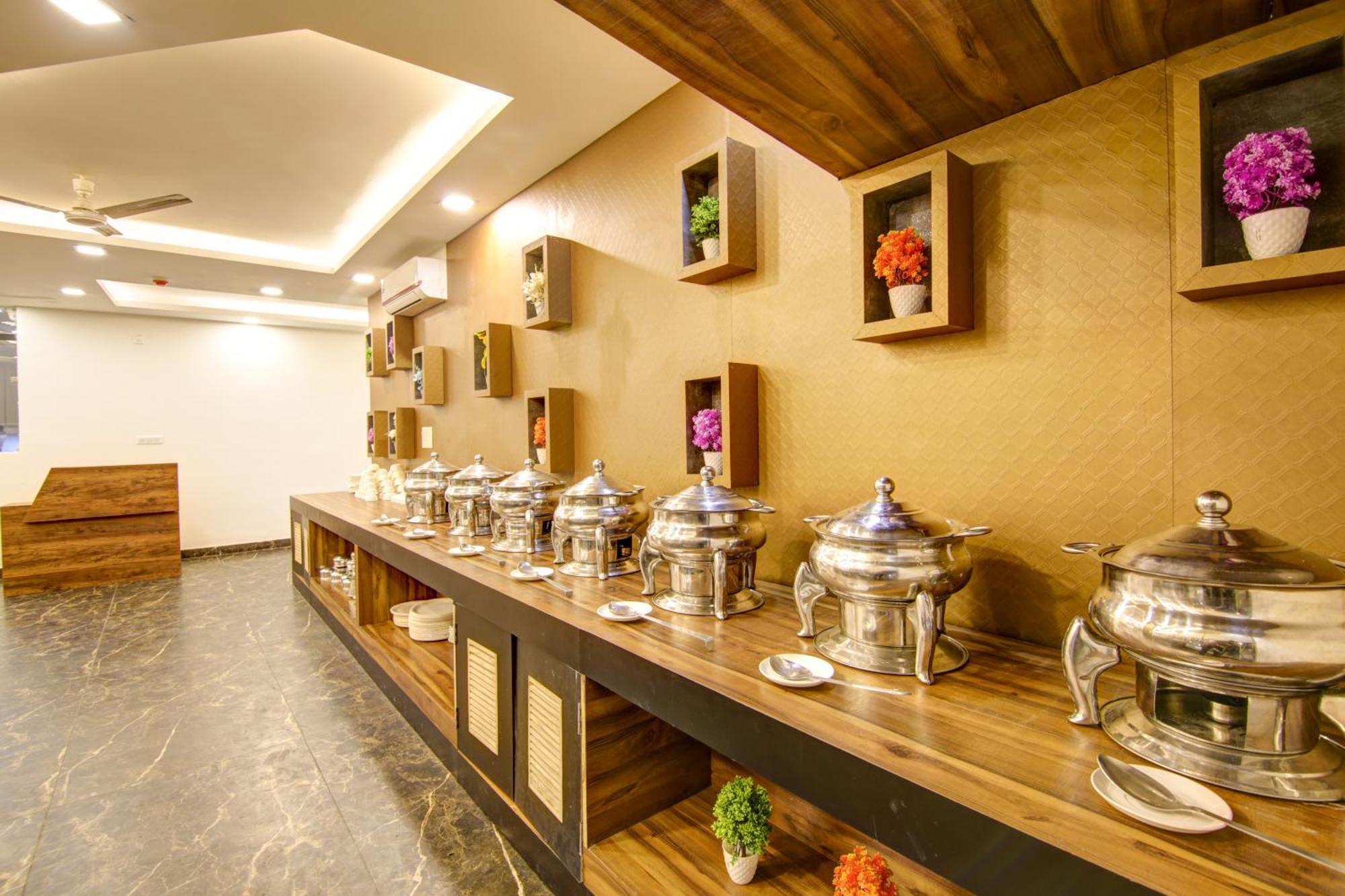 Hotel Prithvi-Raj Near Delhi Airport ニューデリー エクステリア 写真