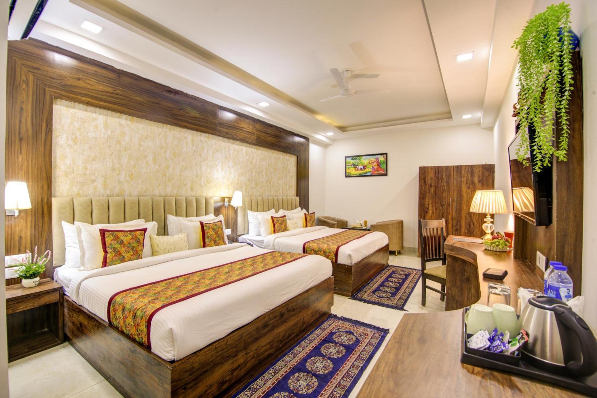 Hotel Prithvi-Raj Near Delhi Airport ニューデリー エクステリア 写真