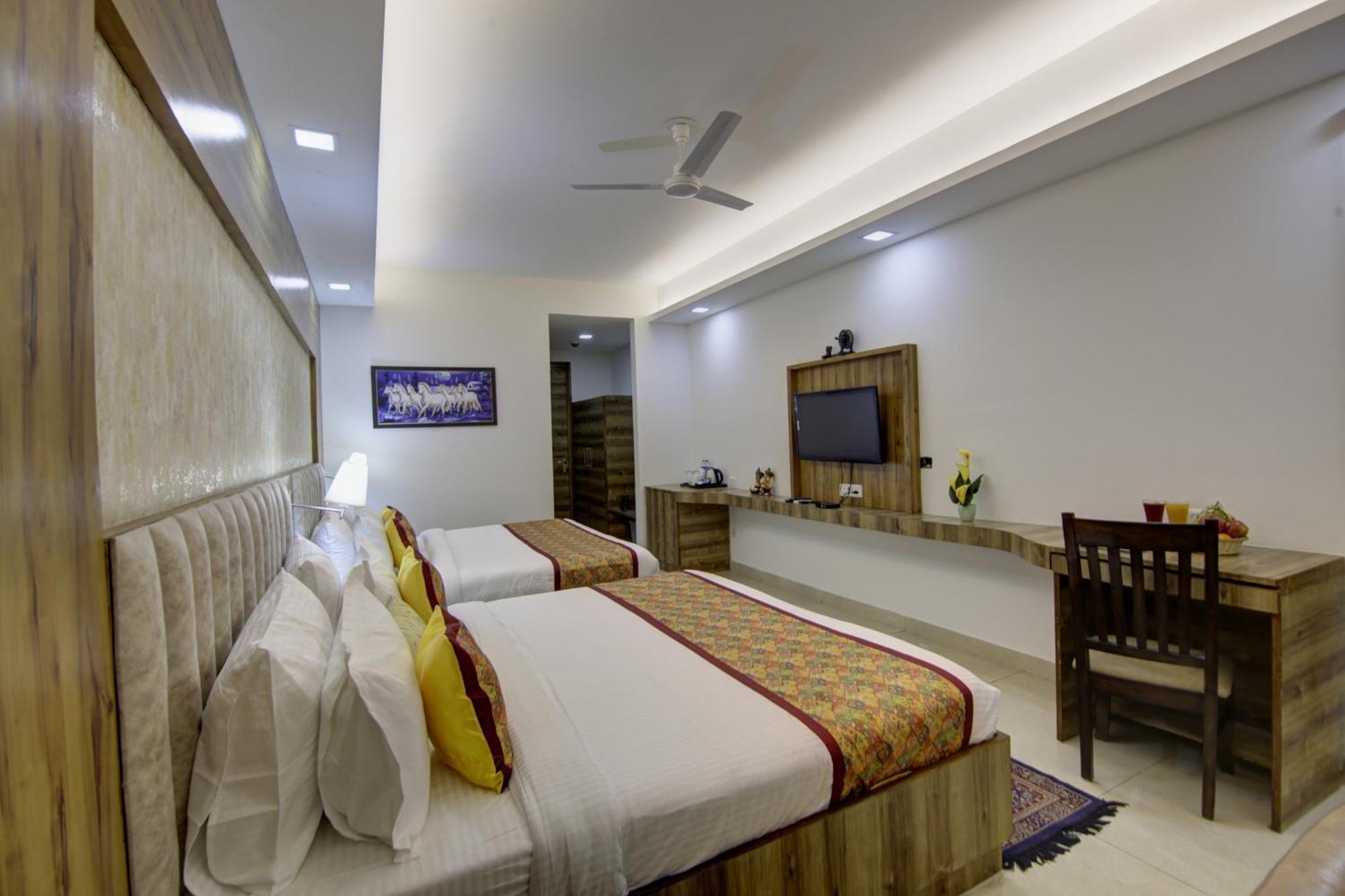 Hotel Prithvi-Raj Near Delhi Airport ニューデリー エクステリア 写真
