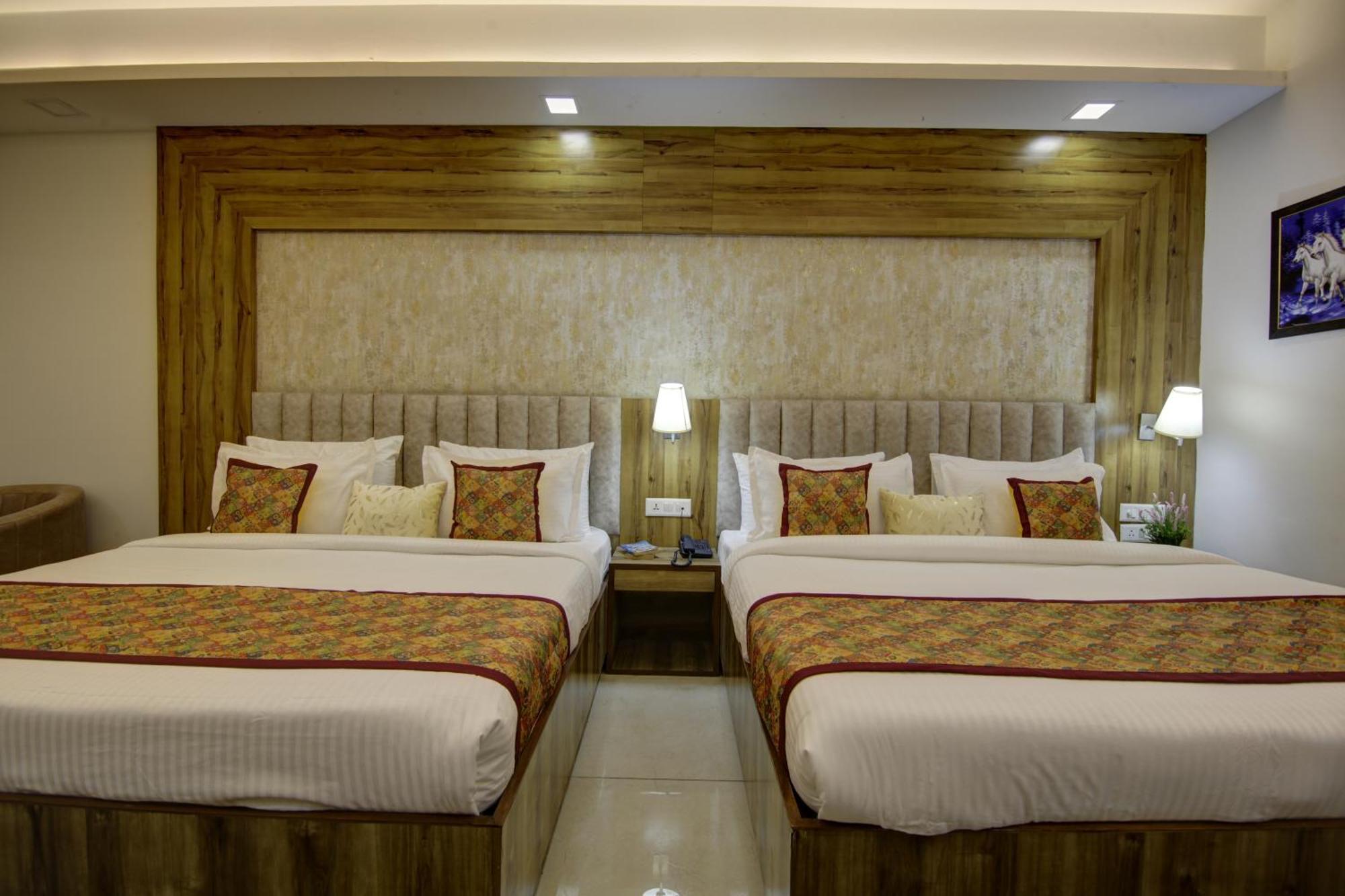 Hotel Prithvi-Raj Near Delhi Airport ニューデリー エクステリア 写真