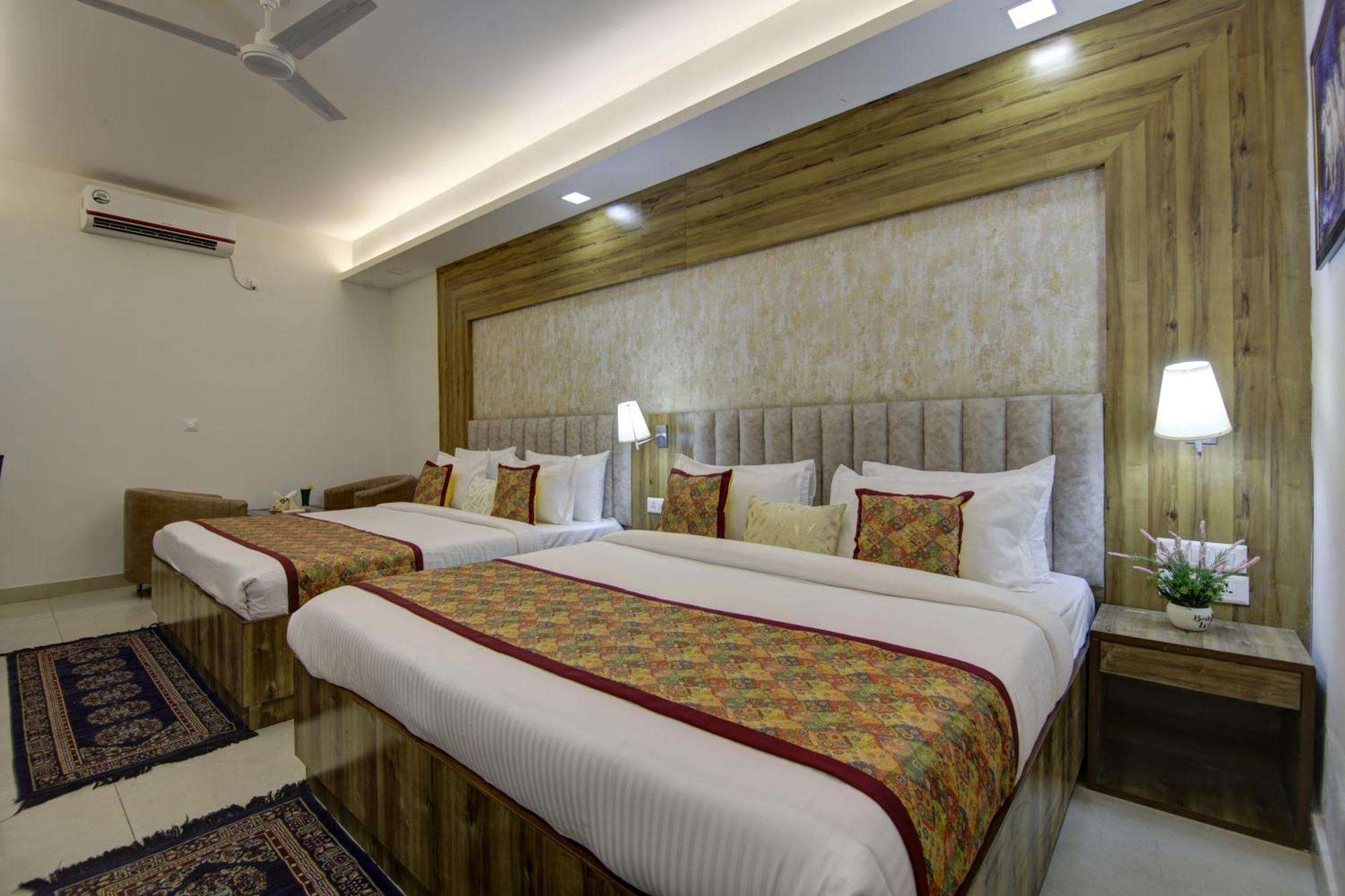 Hotel Prithvi-Raj Near Delhi Airport ニューデリー エクステリア 写真